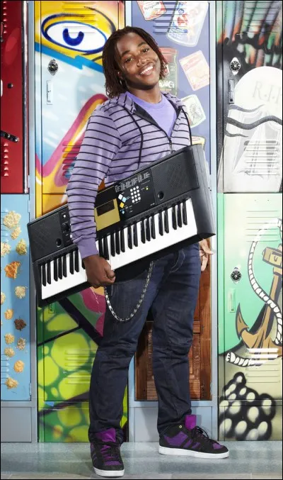 Ce jeune garçon a joué dans une autre série, comment s'appelle-t-elle ?