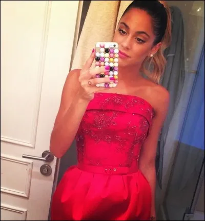 Quels sont les deux surnoms de Martina Stoessel ?