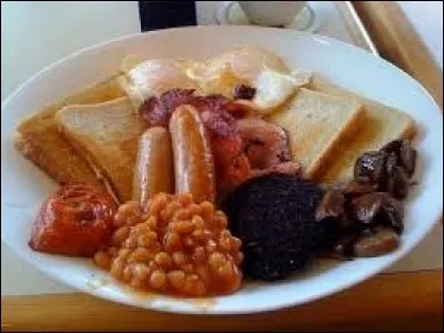 Les petit-déjeuners anglais sont biens plus ... que ceux des Français.