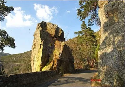 La vallée de l'Enfer est une série de gorges traversées par la rivière Crueize, située dans un département dont la préfecture est Mende :