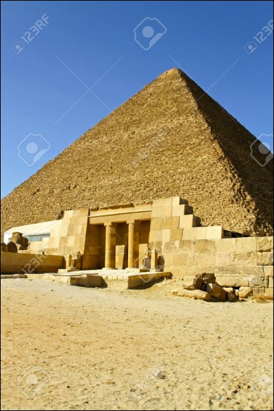 La construction de la pyramide de Khéops, c'était en :