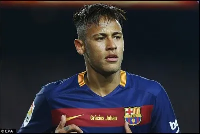 Quel numéro Neymar porte-t-il avec le FC Barcelone ?