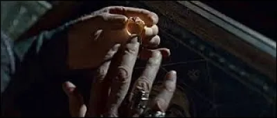 Qui Voldemort a-t-il tué pour créer cet Horcruxe (la bague) ?
