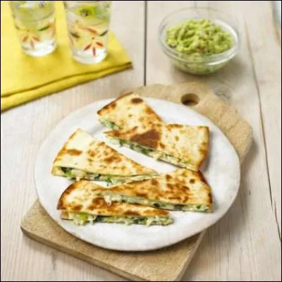 Le « Quesadilla » est un en-cas fait de tortillas de blé ou de mais sont garnies. Le mot « Quesadilla » vient de « Queso ». Que veut dire ce mot en espagnol ?