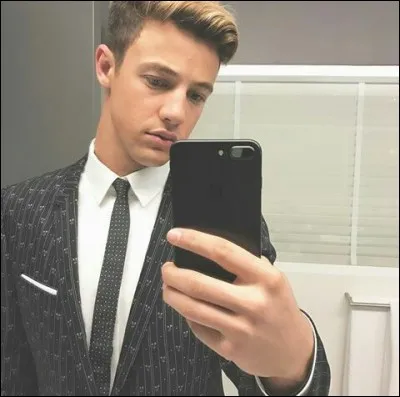 Il est déjà sorti avec...