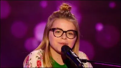 Qui est cette fille à lunettes ?