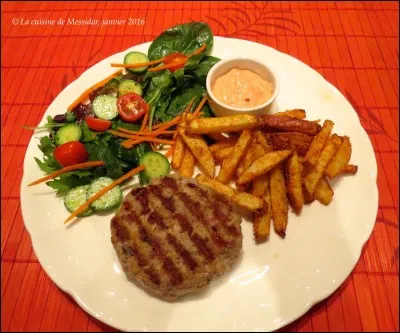 Il est midi. Cette assiette garnie est pour toi car tu as...