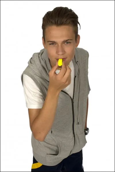 Après que Nicole et Alex se soient mis ensemble, de qui Emma est-elle tombée amoureuse ?