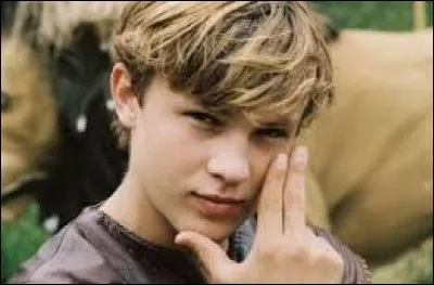 Qui est ce grand adolescent ?