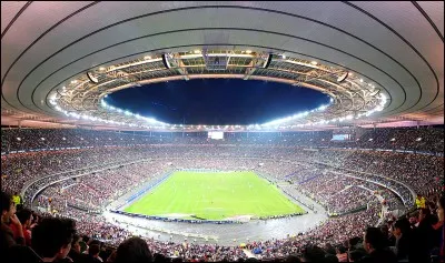 Qui fut le premier buteur au Stade de France ?