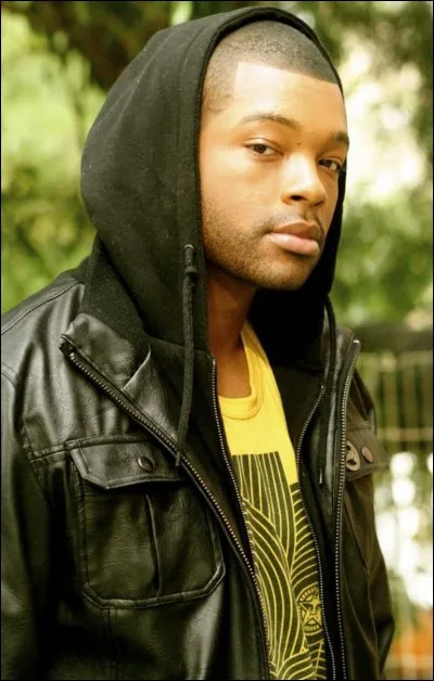 Comment s'appelle l'acteur qui joue le rôle de Ray (l'un des trois fantômes) ?