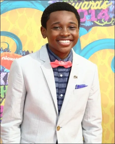 Comment s'appelle l'acteur qui joue le rôle de Miles (l'un des trois fantômes) ?