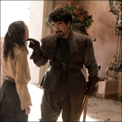 Syrio Forel est le "maître à danser" d'Aria. Que lui enseigne-t-il ?