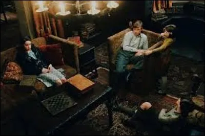 À quel jeu jouait-elle lors de la découverte de Narnia ?