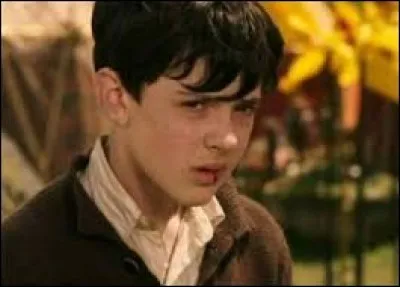 Que dit-il avoir découvert dans le placard de la salle de bain de Londres ?