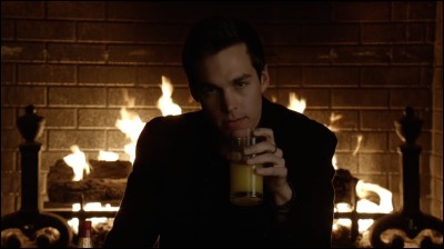 Dans la saison 6, quel est l'objet qui a permis à Bonnie, Damon et Kai de s'enfuir du monde parallèle ?