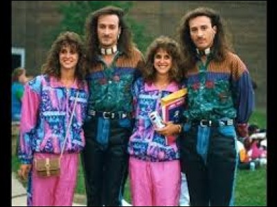 Dans la saison 1, qui a dit cette réplique : "Hallelujah, je haïssais les années 90 et ton horrible look grunge !" ?