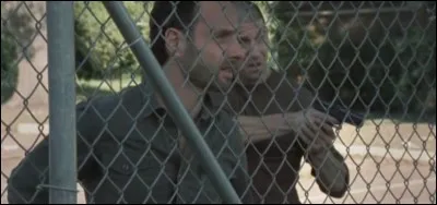 Sur quelle musique se termine l'épisode où Rick et Shane se "réconcilient " en ramenant Randall à la ferme ?