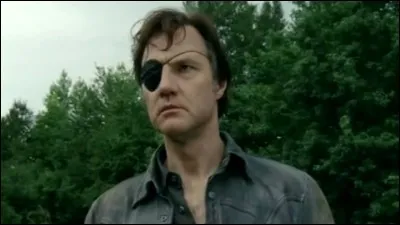 Avec quelle arme , le Gouverneur attaque-t-il la prison pour la première fois ?