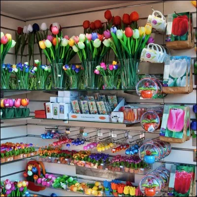 Johnny, le souvenir d'il y a longtemps... d'ailleurs ! 
Quand est sorti "Souvenir, Souvenir" ?