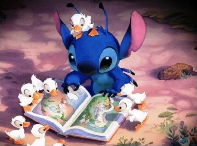Quelle est la seule phrase que nous pouvons retrouver dans le livre de Stitch, « Le vilain petit canard » ?