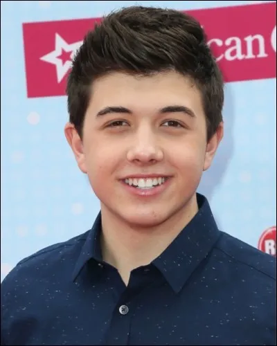 Comment s'appelle l'acteur qui joue le rôle de Kaz dans la série "Mighty Med" ?