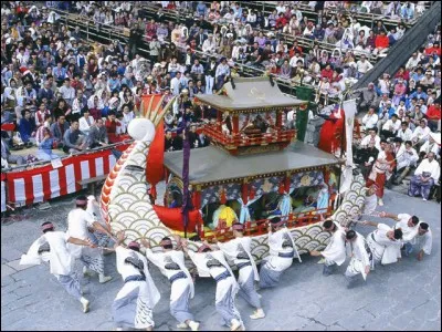 Le Kunchi à Karatsu, au mois de novembre, voit défiler des ...