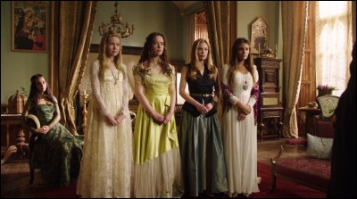 Quel est le nom des dames d'honneurs qui accompagnent Marie en France ?