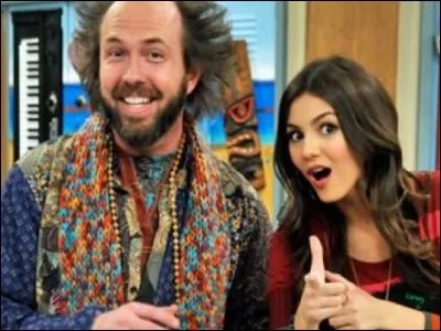 Comment le professeur de Tori s'appelle-t-il ?