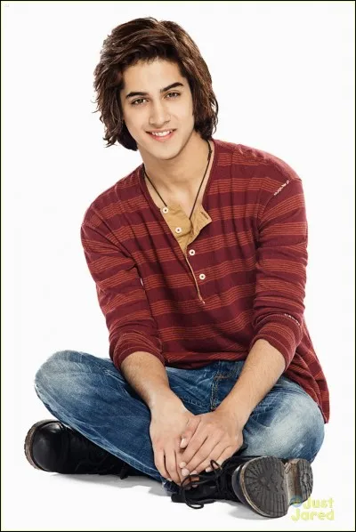 Qui est Avan Logia ?