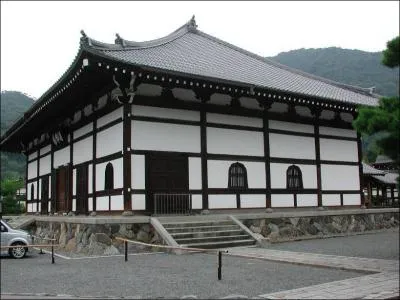 Comment se nomme le plus grand temple de Nara ?