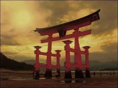 Dans quel temple de Miyajima se trouve le plus beau torii du Japon ?