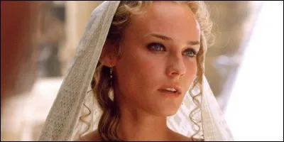 De quel prince troyen la belle Hélène s'éprend-elle dans le film "Troie" ?