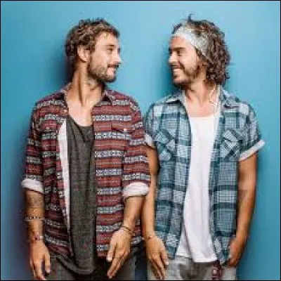 Jeune duo de chanteurs girondins, leur groupe se nomme :