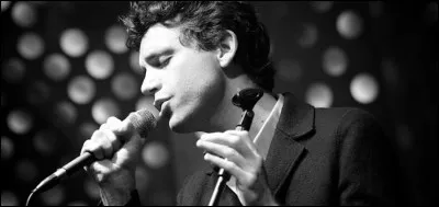 Continue les paroles : "elle me dit, écris une chanson contente, pas une chanson...".