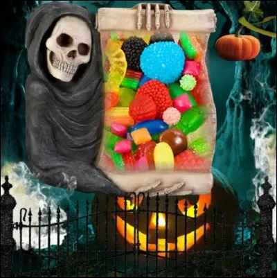 Maléfique, elle, se fiche des origines de cette fête qui n'a qu'un synonyme pour elle : bonbon. Quelle phrase doit-on normalement dire en allant frapper chez les gens, le soir d'Halloween ?