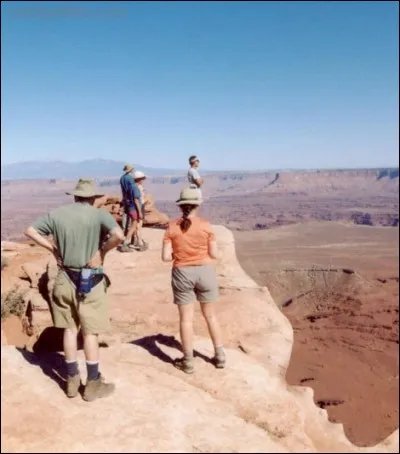 Combien comptez-vous de visages sur la photo (de face ou non) ?