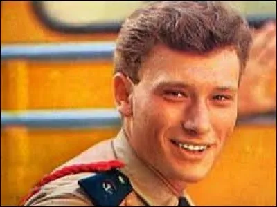 De qui Johnny Hallyday est-il l'idole d'après sa chanson ?