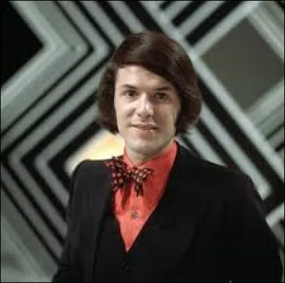 Complétez le titre de cette chanson de Salvatore Adamo : "Tombe...