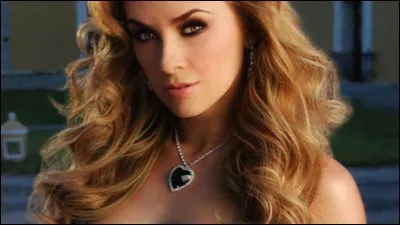 Pour qui Gabriela va-t-elle se faire passer ?