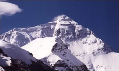 Cette chaîne de montagnes possède de très nombreux glaciers dont le Siachen, le plus long avec ses 70 km environ. C'est aussi la plus haute ; il s'agit de/du...