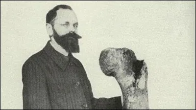 Ernst Stromer (1870-1952) était l'un des plus important chercheur de fossiles allemand. Il a entre-autre découvert, en 1912, le plus grand carnivore terrestre de tous les temps :