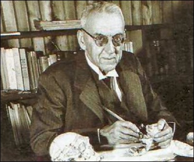 Robert Broom (1866-1951) est un médecin et un paléontologue sud-africain. En découvrant Algoasaure en 1903, il apporta le premier la preuve...