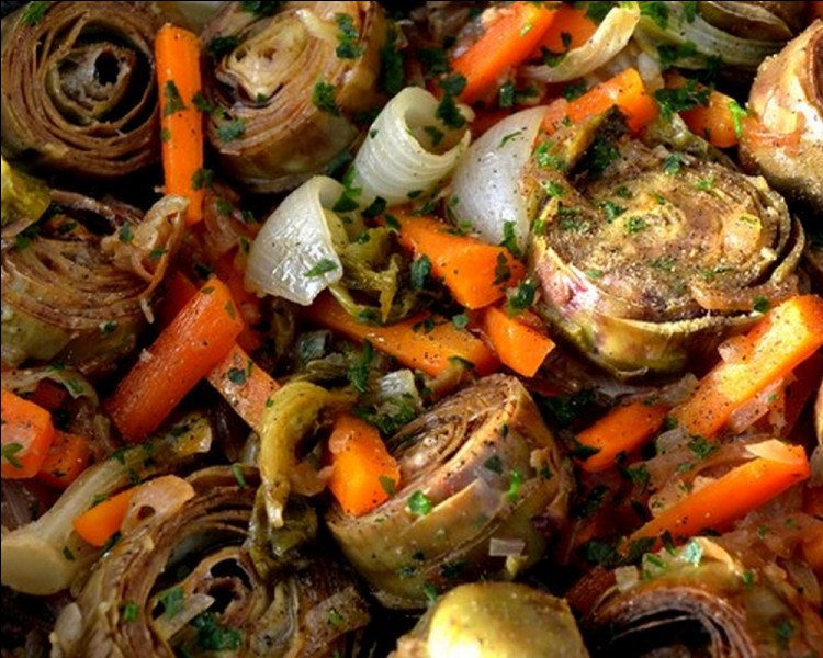 A son origine, dans ce plat de tradition culinaire paysanne provençale, le foin de l'artichaut était remplacé par des champignons...