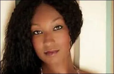 Qui la commissaire Douala a-t-elle remplacé ?