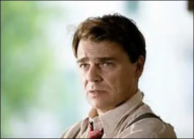 Qui interprète le rôle de Raymond ?