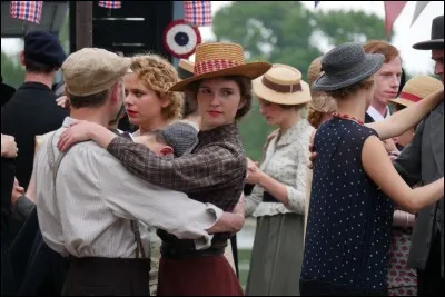 Qui est l'auteur(e) de "La foule" ?