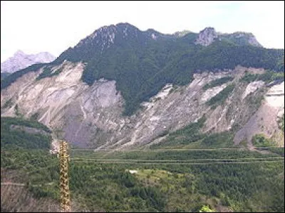 Le mont Toc est une montagne des Préalpes carniques située dans le nord de...