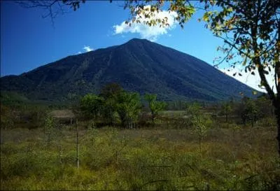 Dans quel parc national se situe le mont Nantai ?