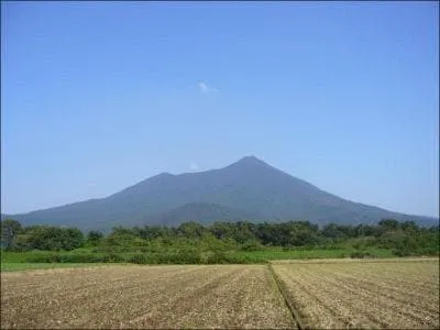 Quel est le nom du plus haut volcan de la prfecture d'Ibaraki ?